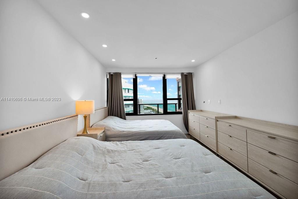 Recently Sold: $1,290,000 (2 beds, 2 baths, 1180 Square Feet)