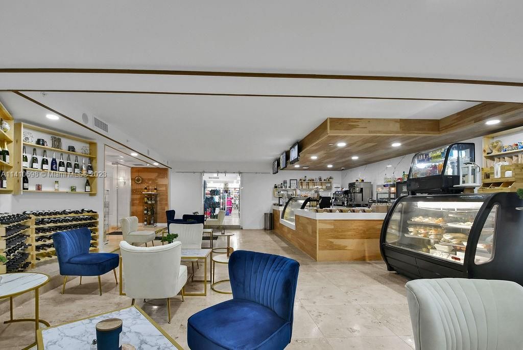 Recently Sold: $1,290,000 (2 beds, 2 baths, 1180 Square Feet)