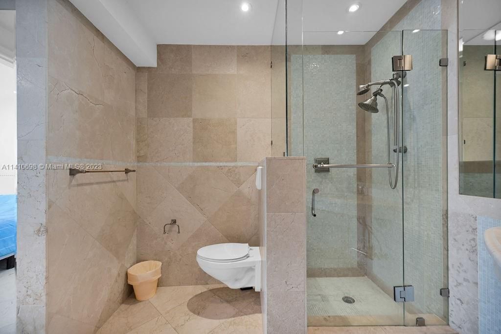 Recently Sold: $1,290,000 (2 beds, 2 baths, 1180 Square Feet)