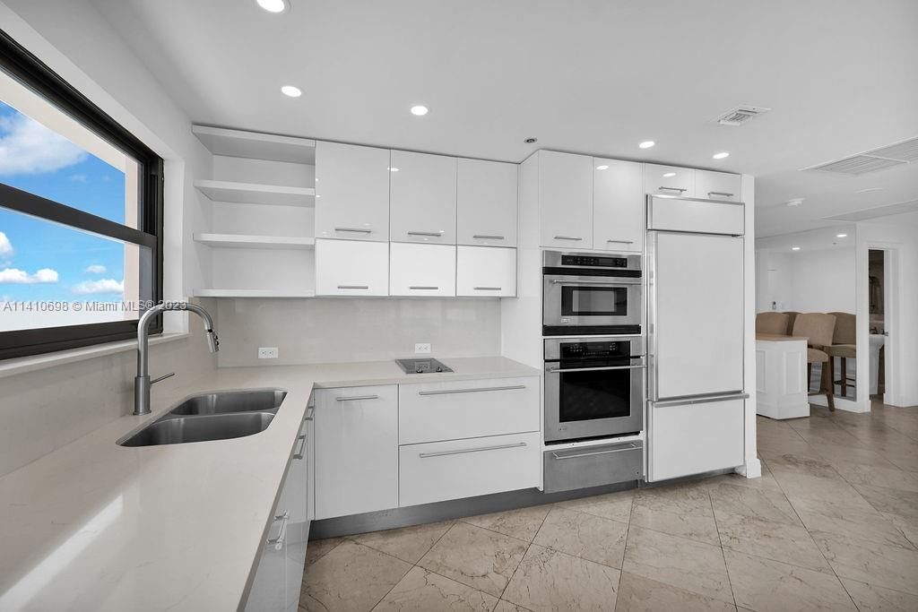 Recently Sold: $1,290,000 (2 beds, 2 baths, 1180 Square Feet)