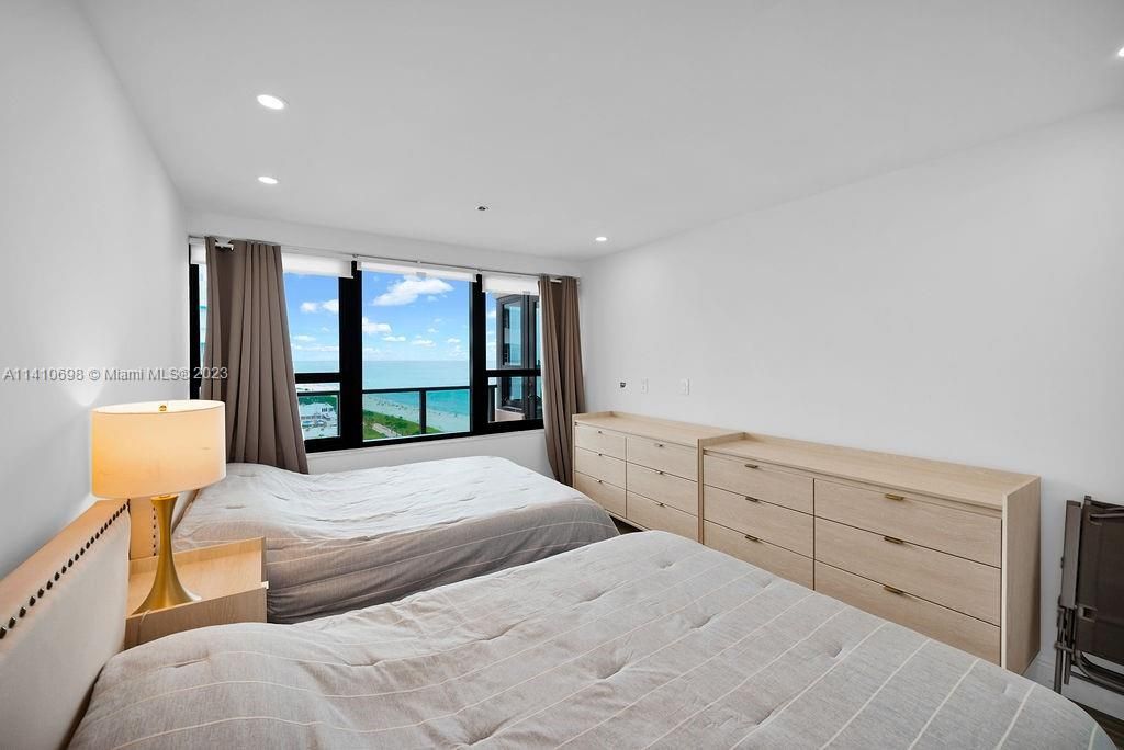 Recently Sold: $1,290,000 (2 beds, 2 baths, 1180 Square Feet)