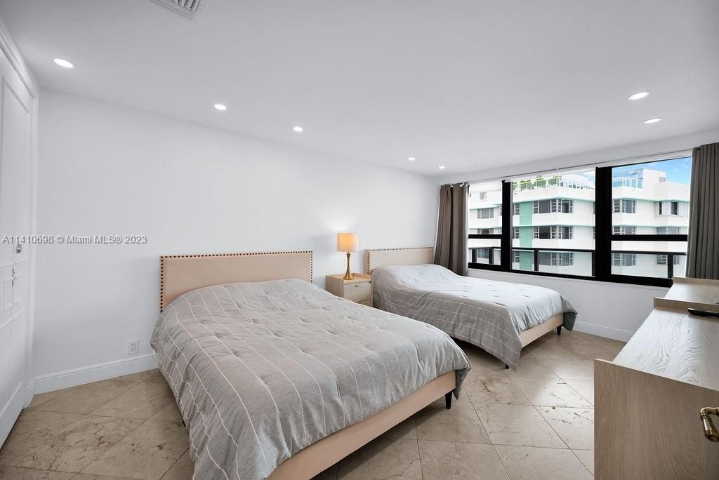 Recently Sold: $1,290,000 (2 beds, 2 baths, 1180 Square Feet)
