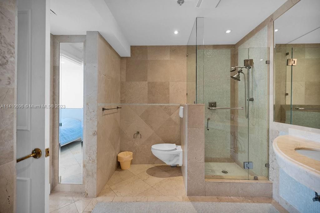 Recently Sold: $1,290,000 (2 beds, 2 baths, 1180 Square Feet)