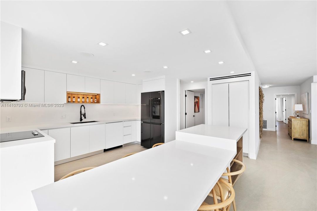 Recently Sold: $2,380,000 (2 beds, 2 baths, 1875 Square Feet)