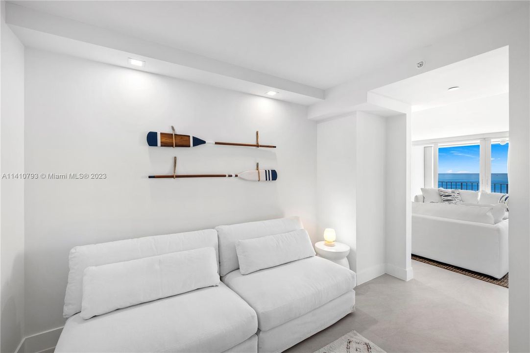 Recently Sold: $2,380,000 (2 beds, 2 baths, 1875 Square Feet)