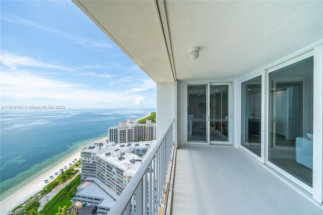 Recently Sold: $2,380,000 (2 beds, 2 baths, 1875 Square Feet)