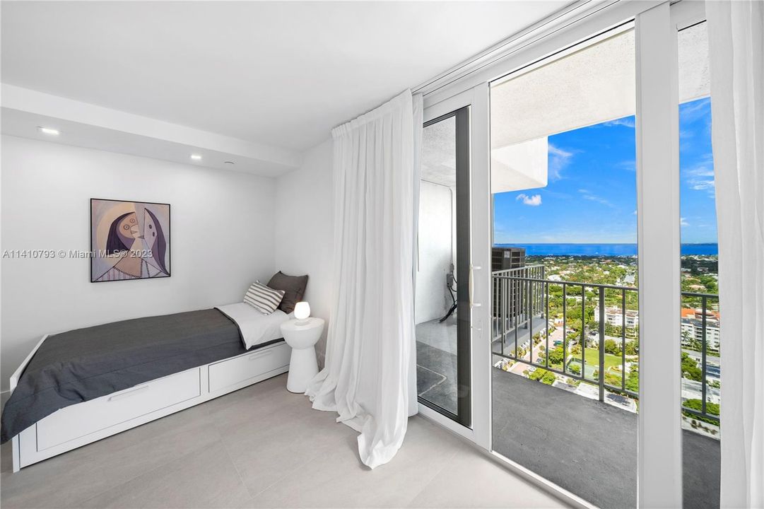 Recently Sold: $2,380,000 (2 beds, 2 baths, 1875 Square Feet)