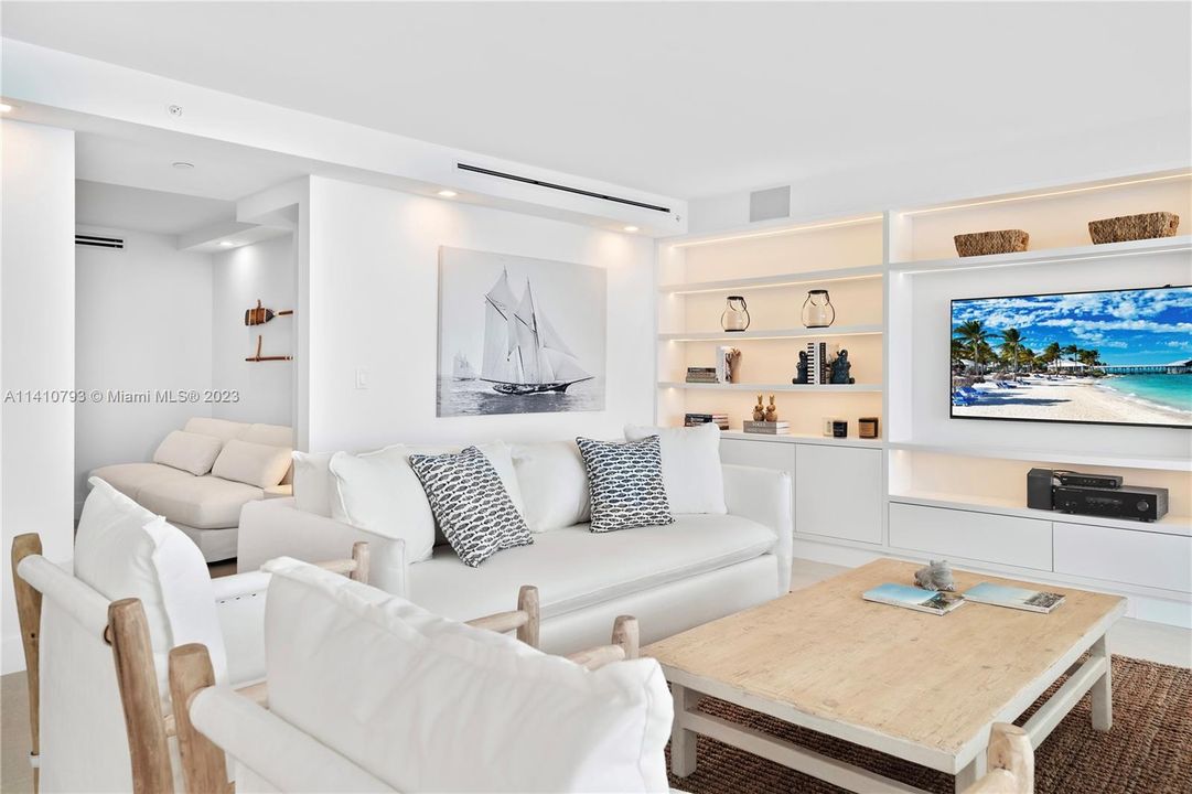 Recently Sold: $2,380,000 (2 beds, 2 baths, 1875 Square Feet)