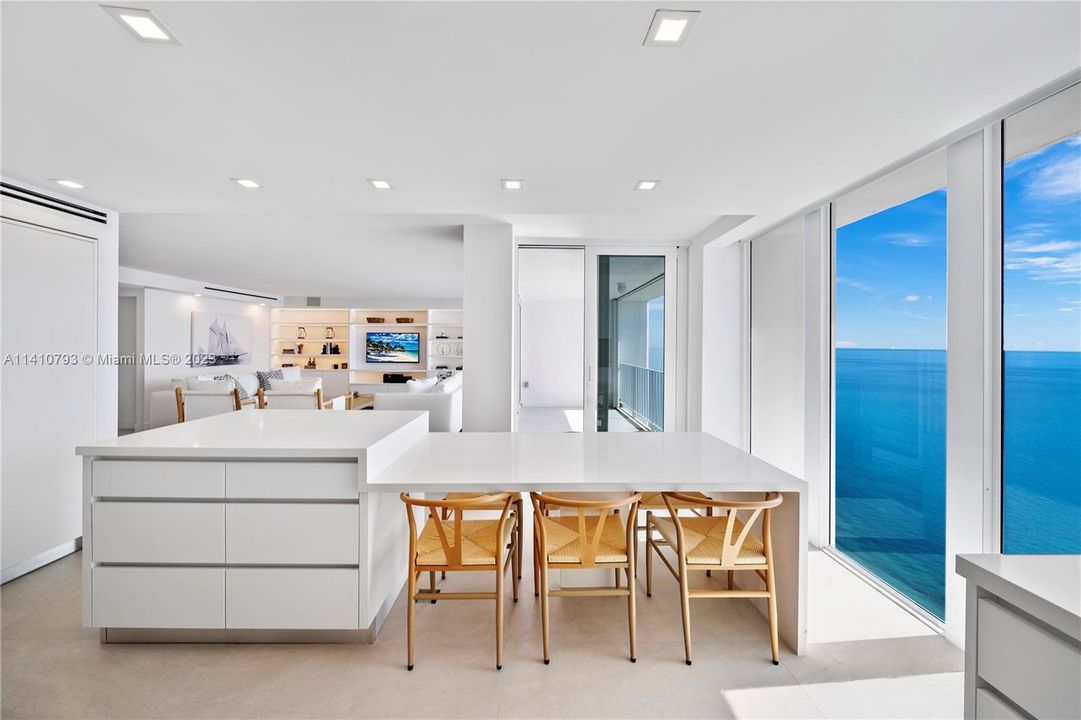 Recently Sold: $2,380,000 (2 beds, 2 baths, 1875 Square Feet)