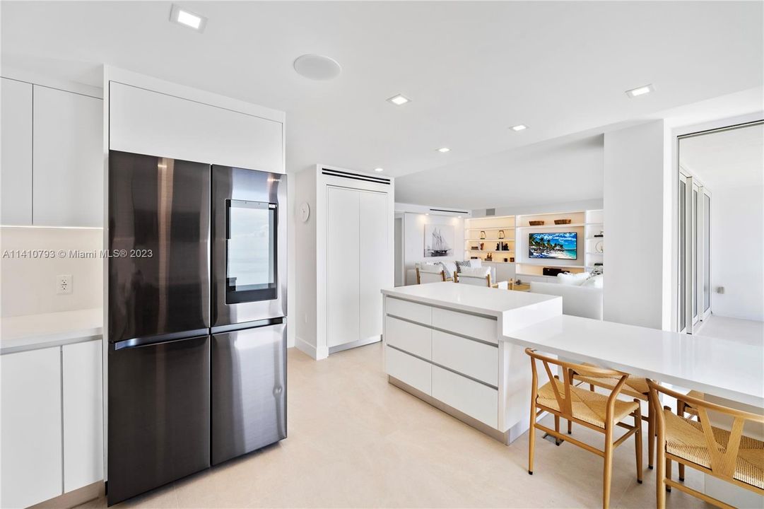 OPEN KITCHEN WITH ISLAND  & INTEGRATED TABLE FOR 6.