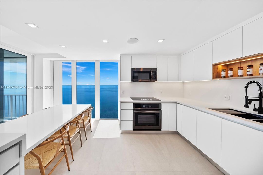 Recently Sold: $2,380,000 (2 beds, 2 baths, 1875 Square Feet)