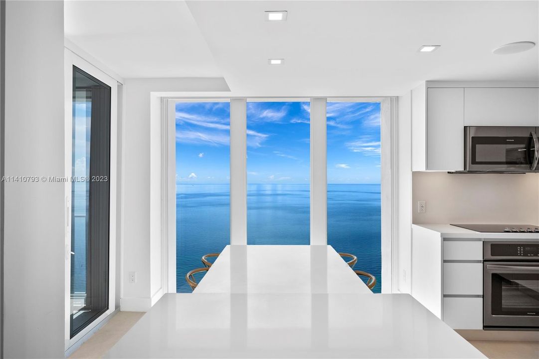 Recently Sold: $2,380,000 (2 beds, 2 baths, 1875 Square Feet)