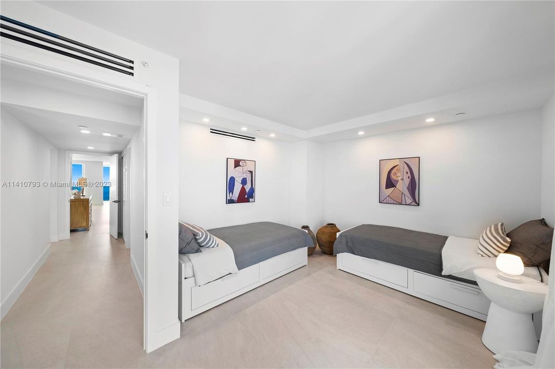 SPACIOUS BRIGHT SECOND BEDROOM