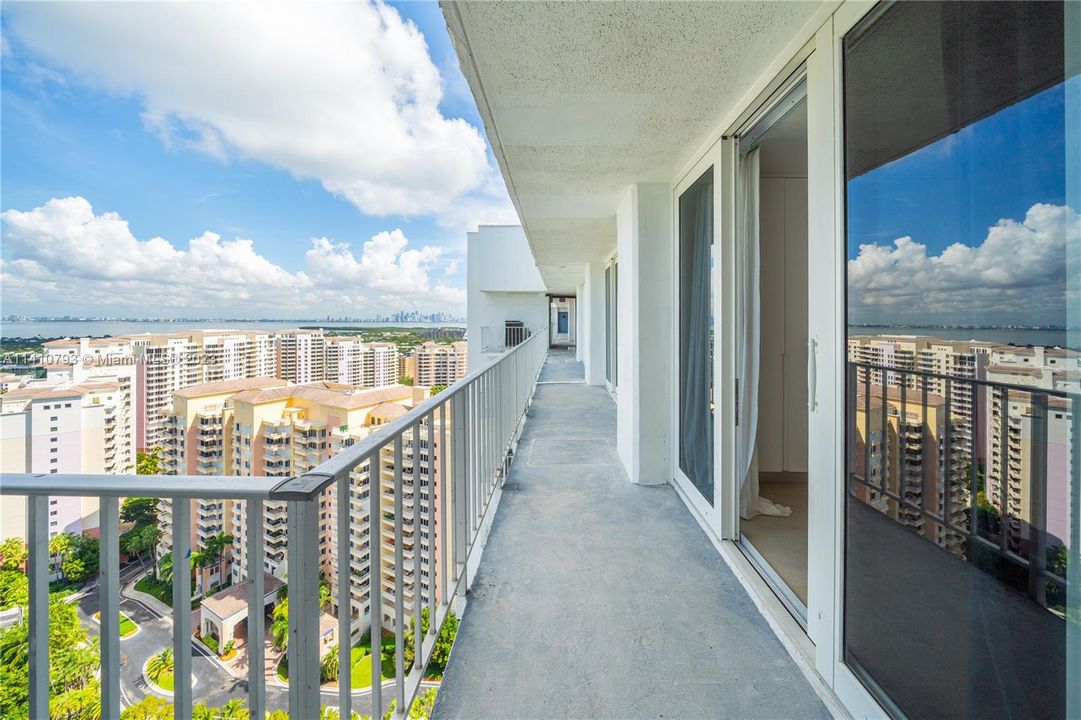 Recently Sold: $2,380,000 (2 beds, 2 baths, 1875 Square Feet)