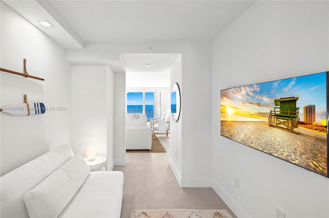 Recently Sold: $2,380,000 (2 beds, 2 baths, 1875 Square Feet)