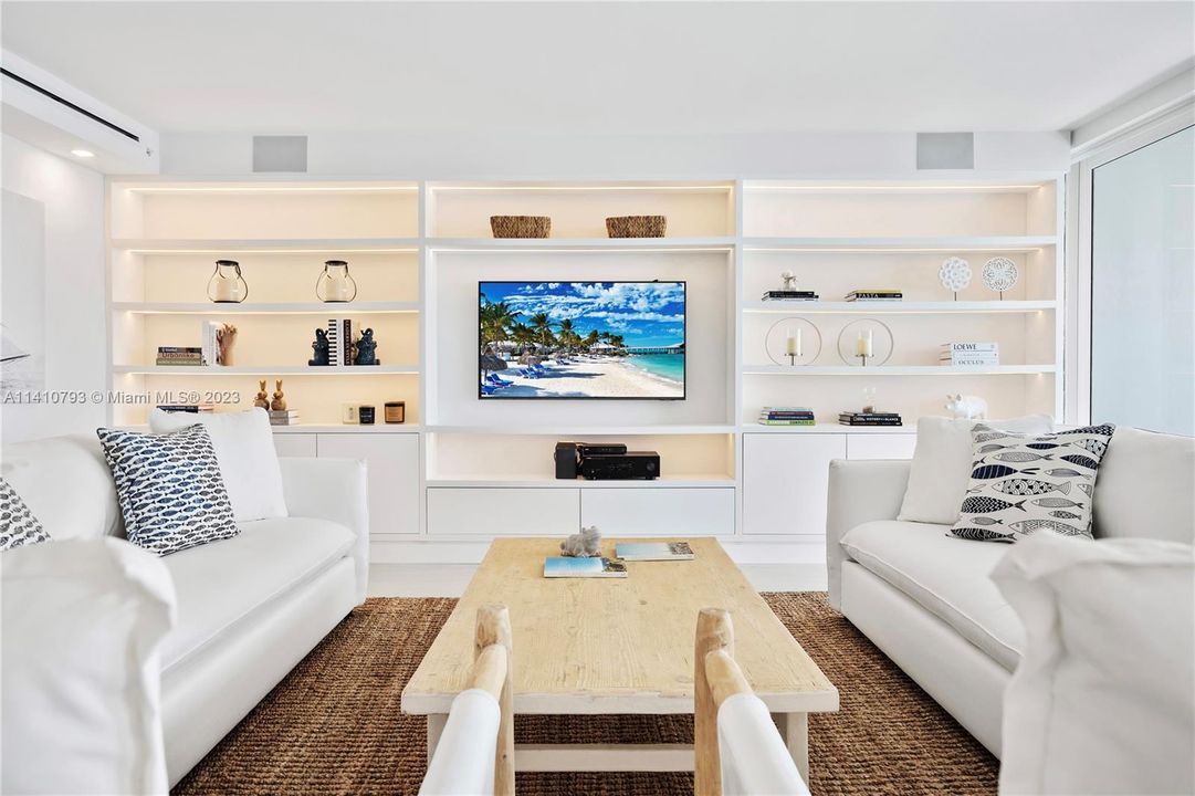 Recently Sold: $2,380,000 (2 beds, 2 baths, 1875 Square Feet)