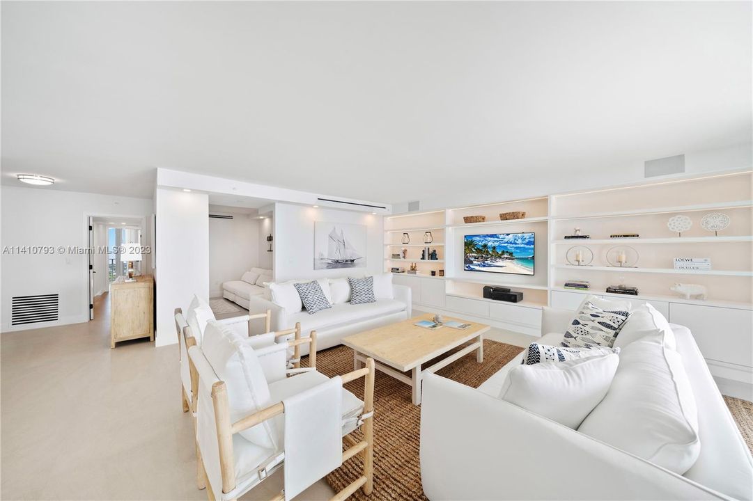 Recently Sold: $2,380,000 (2 beds, 2 baths, 1875 Square Feet)