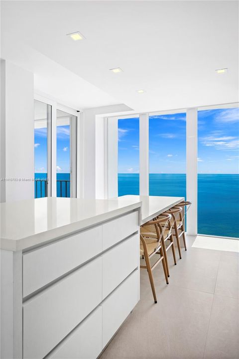 Recently Sold: $2,380,000 (2 beds, 2 baths, 1875 Square Feet)