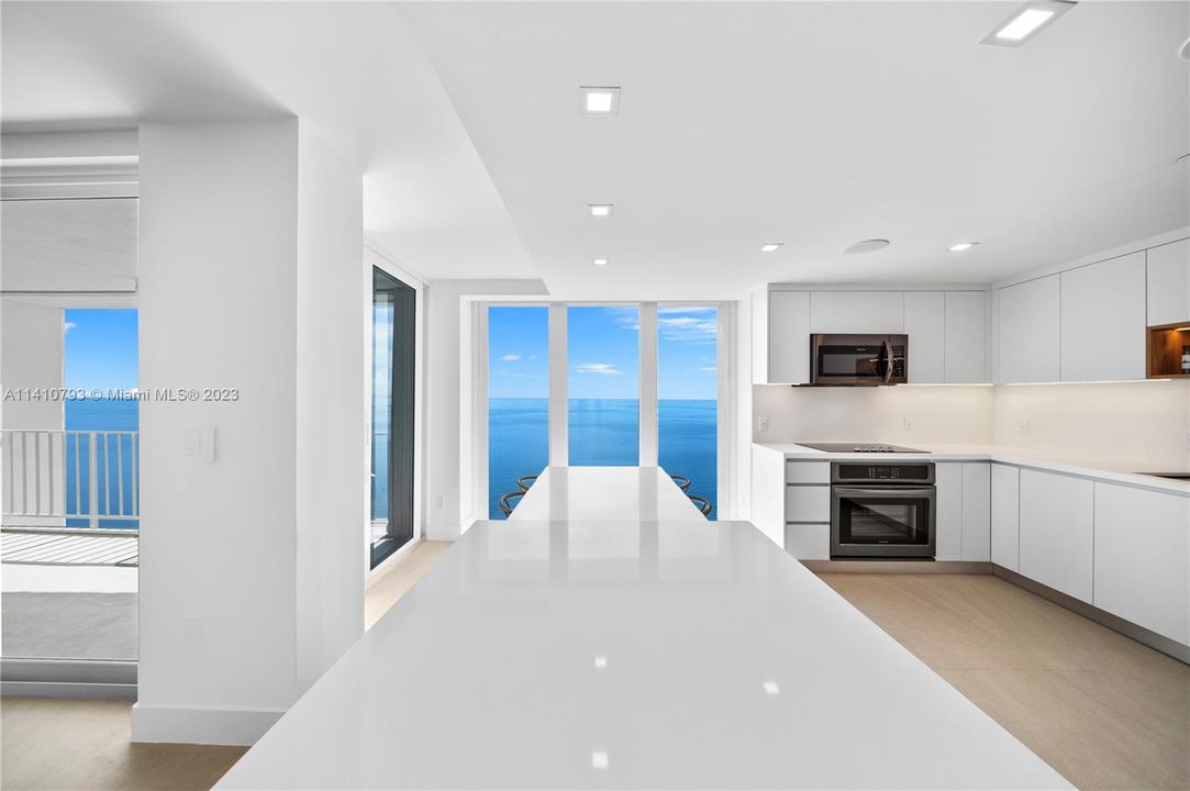 Recently Sold: $2,380,000 (2 beds, 2 baths, 1875 Square Feet)