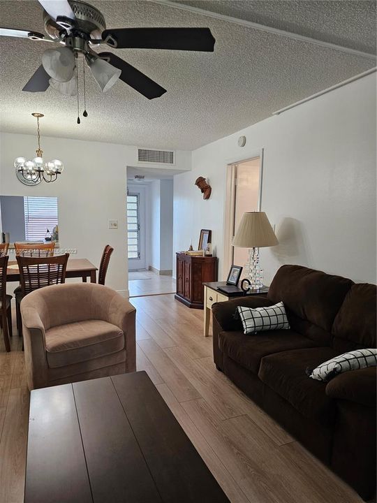 Recently Rented: $1,400 (1 beds, 1 baths, 660 Square Feet)