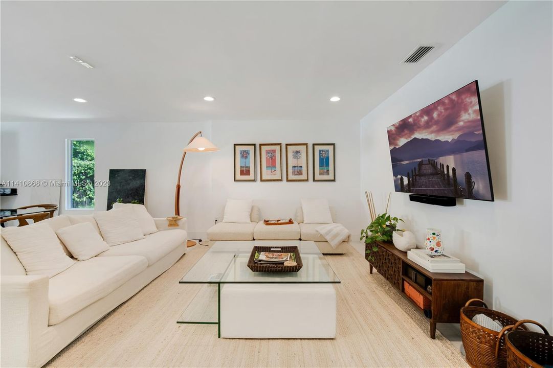 Recently Rented: $19,500 (5 beds, 4 baths, 3006 Square Feet)