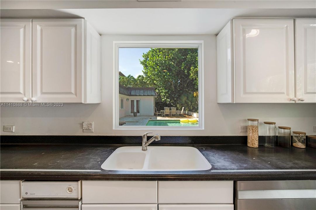 Recently Rented: $19,500 (5 beds, 4 baths, 3006 Square Feet)