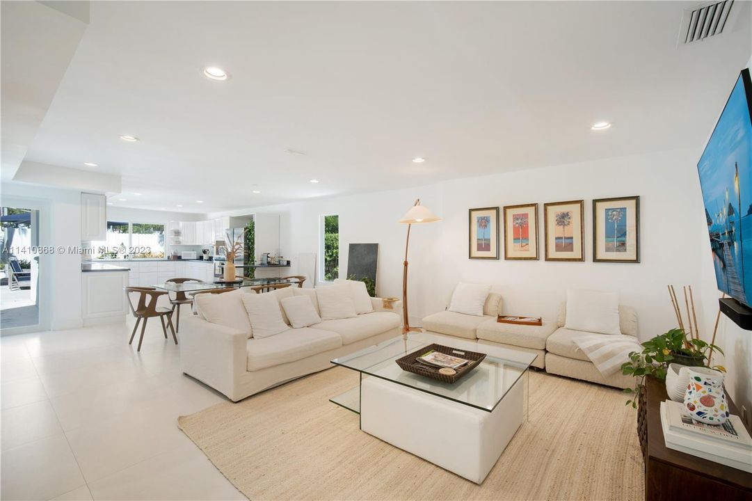 Recently Rented: $19,500 (5 beds, 4 baths, 3006 Square Feet)