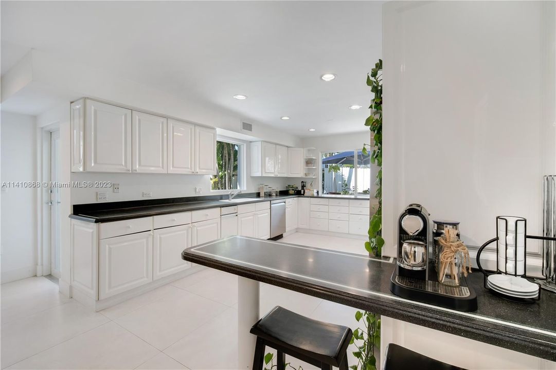 Recently Rented: $19,500 (5 beds, 4 baths, 3006 Square Feet)