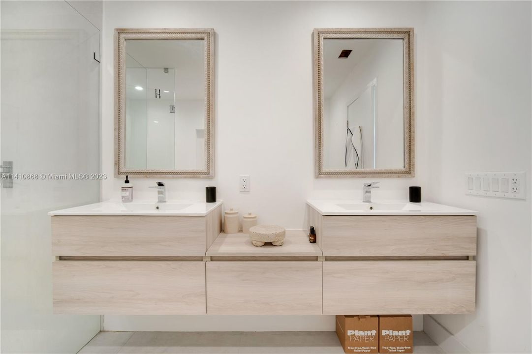 Recently Rented: $19,500 (5 beds, 4 baths, 3006 Square Feet)