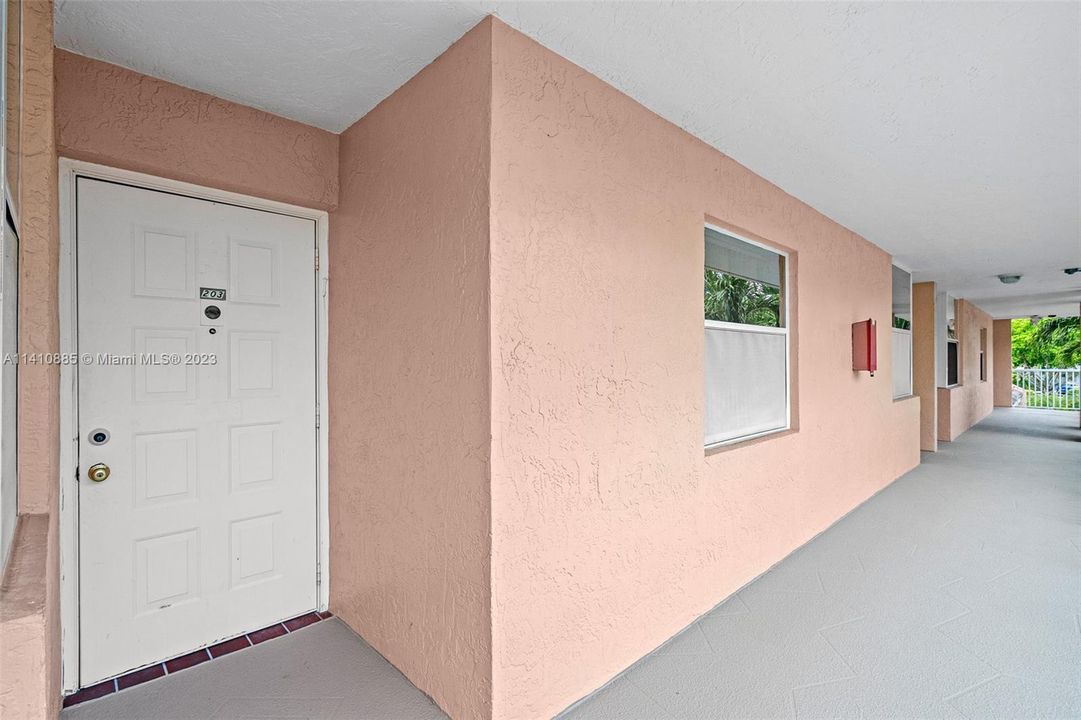 Recently Sold: $190,000 (2 beds, 2 baths, 950 Square Feet)