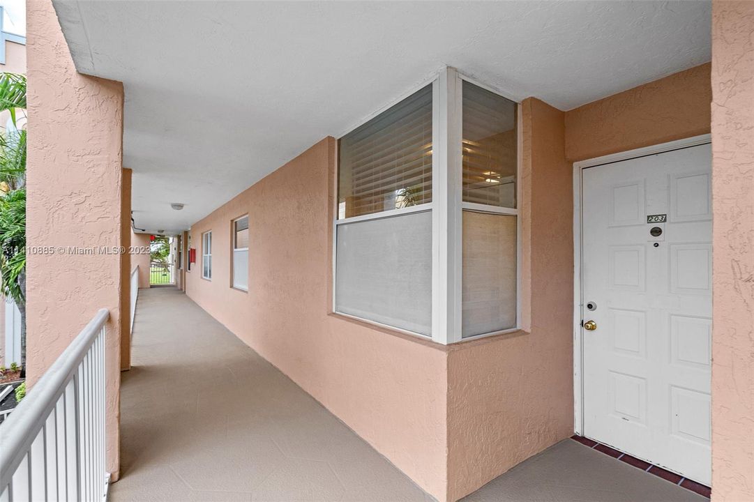 Recently Sold: $190,000 (2 beds, 2 baths, 950 Square Feet)