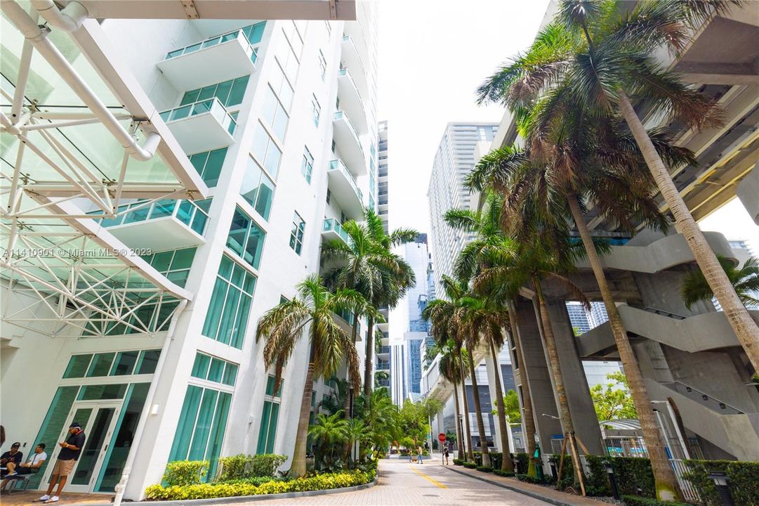 Recently Rented: $5,000 (3 beds, 2 baths, 1419 Square Feet)