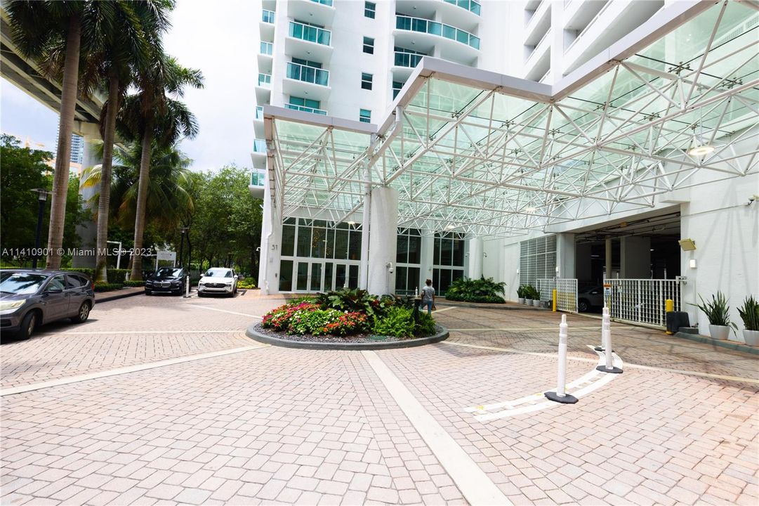 Recently Rented: $5,000 (3 beds, 2 baths, 1419 Square Feet)