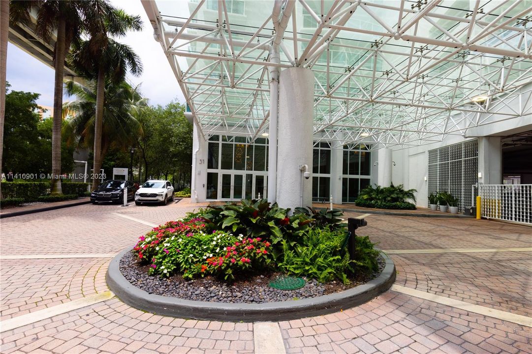 Recently Rented: $5,000 (3 beds, 2 baths, 1419 Square Feet)