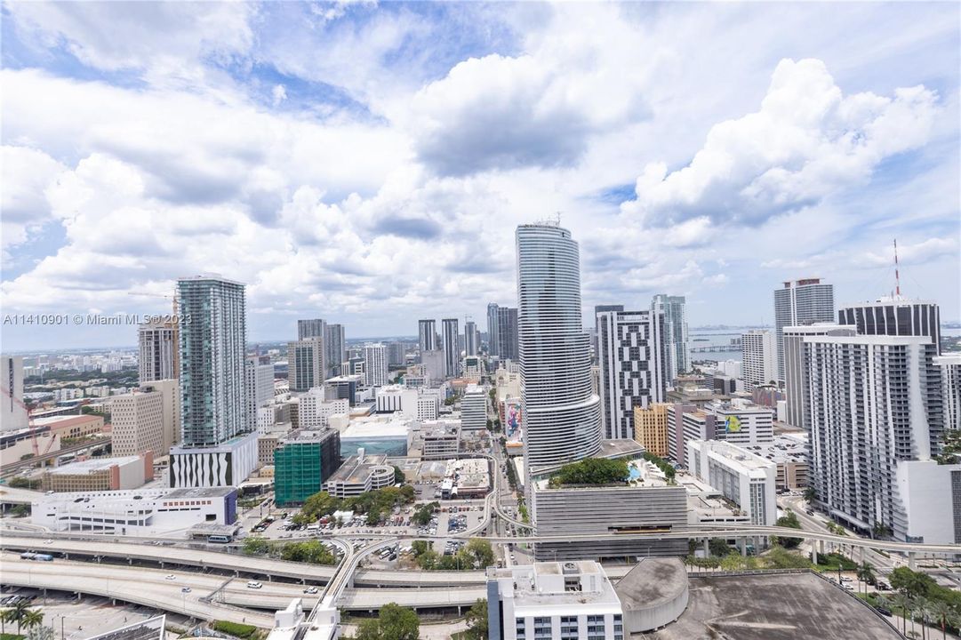 Recently Rented: $5,000 (3 beds, 2 baths, 1419 Square Feet)