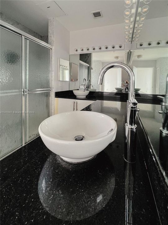 Recently Rented: $5,000 (3 beds, 2 baths, 1419 Square Feet)