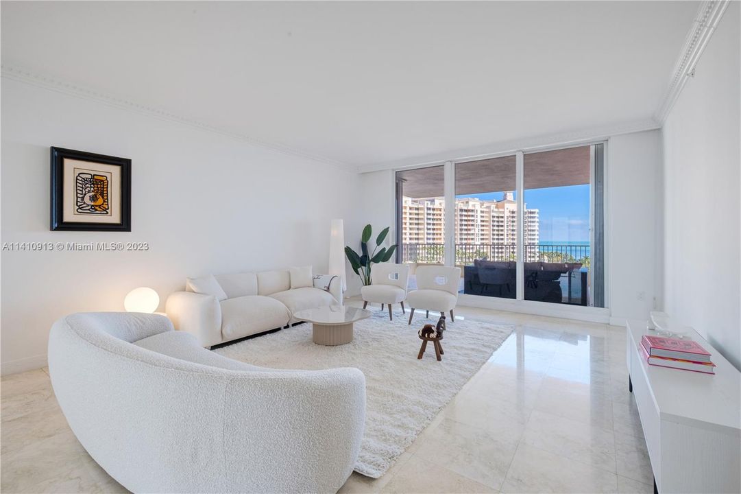 Recently Sold: $2,799,000 (2 beds, 2 baths, 2100 Square Feet)