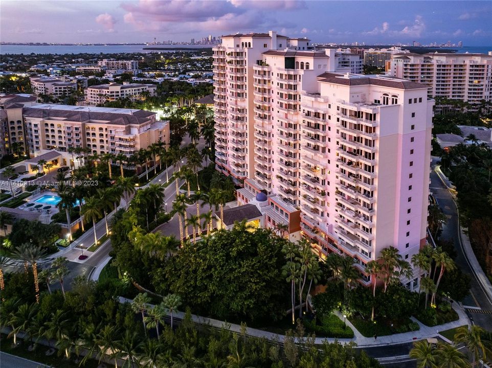 Recently Sold: $2,799,000 (2 beds, 2 baths, 2100 Square Feet)