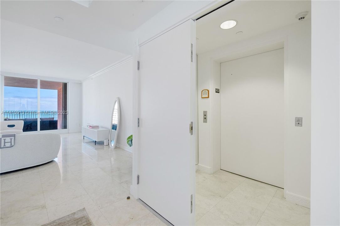 Private Elevator | Foyer