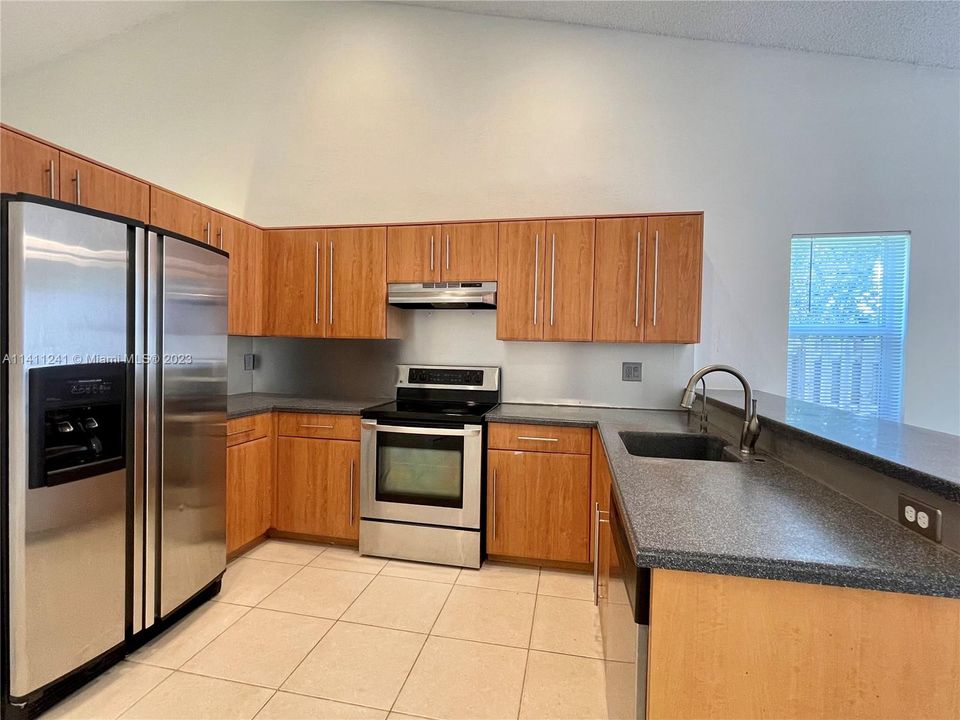 Recently Rented: $3,500 (3 beds, 2 baths, 1829 Square Feet)