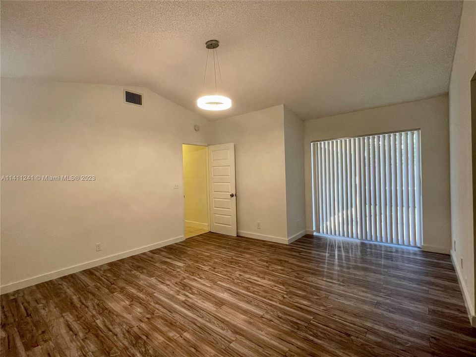 Recently Rented: $3,500 (3 beds, 2 baths, 1829 Square Feet)
