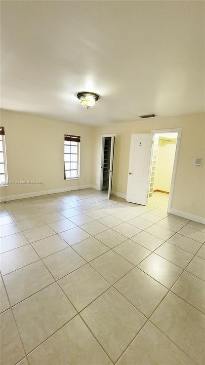 Recently Rented: $5,500 (5 beds, 6 baths, 2802 Square Feet)