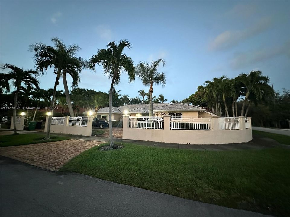 Recently Rented: $5,500 (5 beds, 6 baths, 2802 Square Feet)