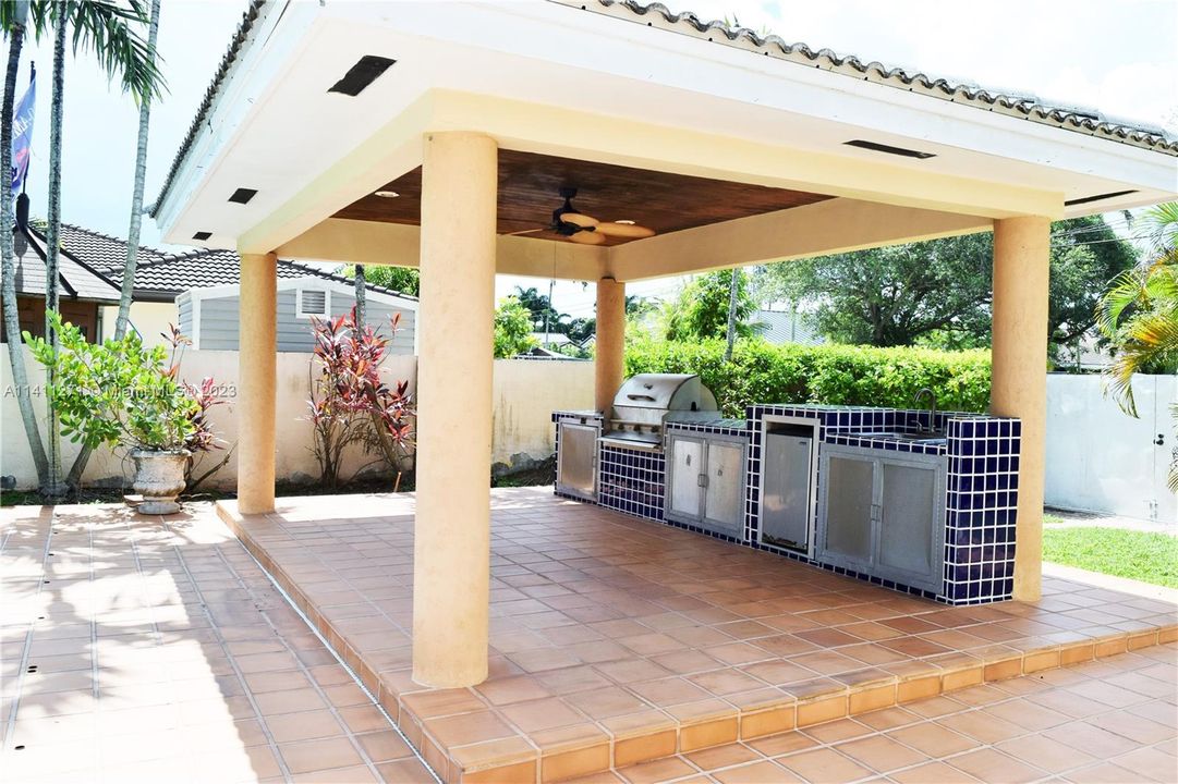 Recently Rented: $5,500 (5 beds, 6 baths, 2802 Square Feet)