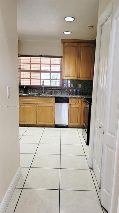 Recently Rented: $5,500 (5 beds, 6 baths, 2802 Square Feet)