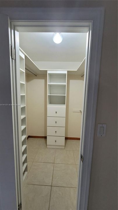 Recently Rented: $5,500 (5 beds, 6 baths, 2802 Square Feet)