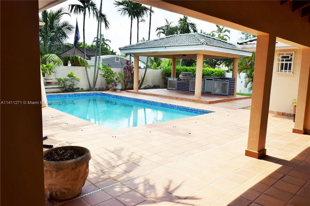 Recently Rented: $5,500 (5 beds, 6 baths, 2802 Square Feet)