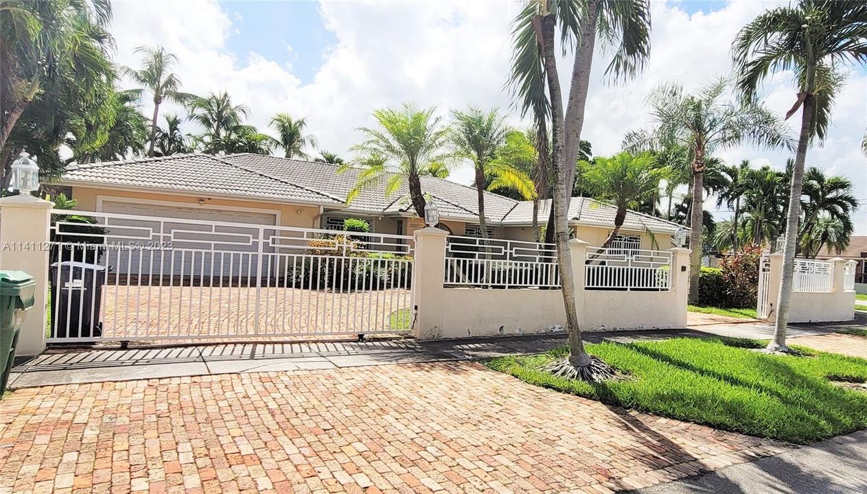 Recently Rented: $5,500 (5 beds, 6 baths, 2802 Square Feet)