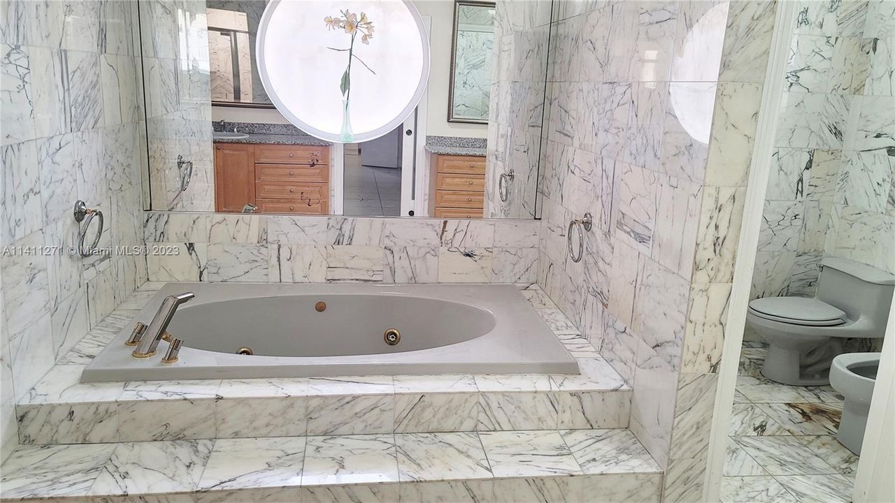 Recently Rented: $5,500 (5 beds, 6 baths, 2802 Square Feet)