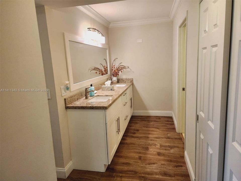 Recently Rented: $3,000 (2 beds, 2 baths, 1230 Square Feet)